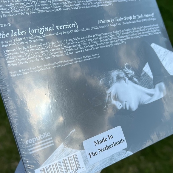 SOLD // The Lakes 7 Inch RSD Vinyl Taylor Swift - Picture 3 of 4
